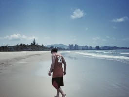 旅游男生拍照姿势技巧(旅游男生拍照姿势技巧图解)