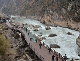 虎跳峡旅游攻略(虎跳峡旅游攻略半日游)