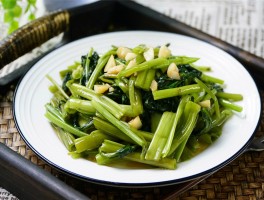 空心菜怎么炒(空心菜怎么炒好吃,颜色好看)