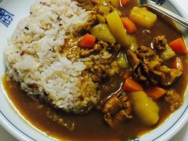怎样做咖喱饭(怎样做咖喱饭好吃视频教程)