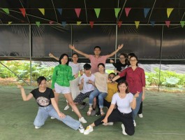 团队旅游拍照姿势的摆法图片大全(团队旅游拍照姿势的摆法图片大全视频)