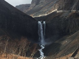 长白瀑布(长白瀑布旁边的建筑)