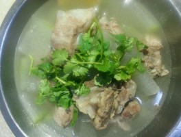 冬瓜排骨汤的做法(冬瓜排骨汤的做法视频)