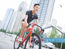 一个男的骑自行车旅游(一个男的骑自行车旅游的电影)
