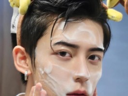 包含准大一男生如何护肤？如何在暑期养好皮肤？的词条
