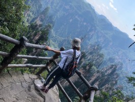 张家界带上爸妈去旅行的说说心情(张家界带上爸妈去旅行的说说心情短语)