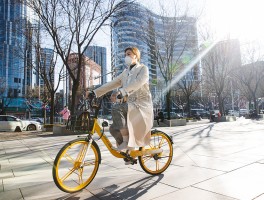 骑共享自行车旅游英语翻译(骑共享单车环游整个城市既便捷又快速英文)