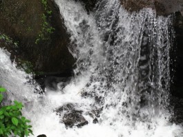 山水旅行拍照技巧(山水旅游穿什么衣服拍照好看)