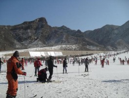 八达岭滑雪场(八达岭滑雪场怎么样)