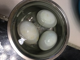 咸鸭蛋怎么做(咸鸭蛋怎么做菜吃法大全)