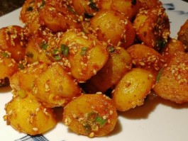 烧烤圆圆的小土豆是什么品种(烧烤里面的土豆片是怎么样制作的?)