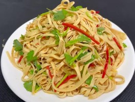 凉拌豆腐皮(凉拌豆腐皮蛋的做法)