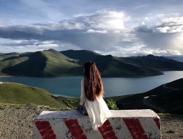 旅游穿短裙拍照片技巧(旅游穿裙子配什么鞋好看)