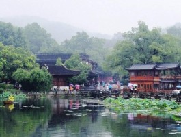 去杭州旅游住哪里方便呢(去杭州玩住哪里方便又实惠)