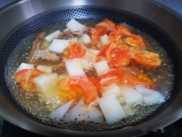 减肥蔬菜汤(减肥蔬菜汤七日瘦身汤)