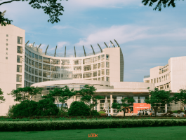东华大学松江校区地址(东华大学松江校区全景图)