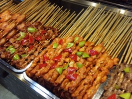 包含小吃庙街旅游美食广场怎么样的词条