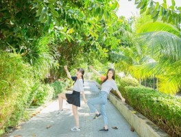与闺蜜旅行的说说心情说说(与闺蜜旅行的说说心情说说简短)