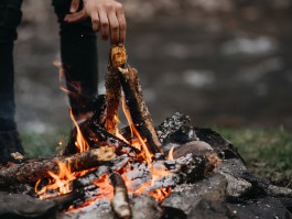 包含山里户外露营不准生火吃什么的词条