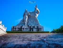 鹿回头山顶公园(鹿回头山顶公园可以开车吗)