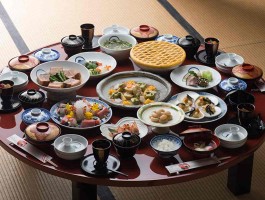 面对朋友去日本旅游带回来的美食(面对朋友去日本旅游带回来的美食作文)