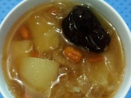 银耳汤怎么做(红枣银耳汤怎么做)