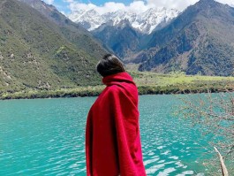旅游围巾拍照技巧(围巾拍照经典15个动作)