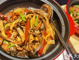 乘客可享湘菜粤菜等各地美食(湘菜粤菜还有什么菜)
