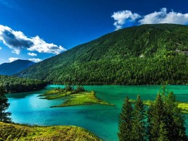 中国旅行最值得去的地方(中国旅行最值得去的地方英语作文)