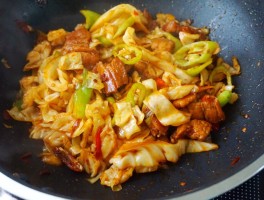 干锅手撕包菜(干锅手撕包菜正宗做法)