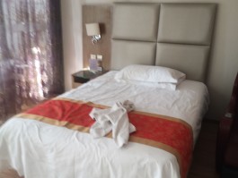一个人旅行怎么预订酒店(一个人旅游怎么在途中约人?)