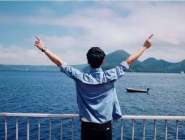 旅游拍照姿势的摆法图男(旅游照相摆姿势大全图男生)