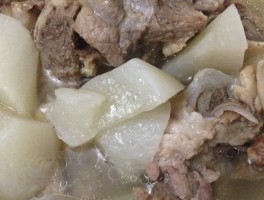 萝卜炖排骨汤(川贝母白萝卜炖排骨汤)