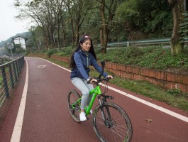 小学生骑自行车去外地旅游(小学生可以在外面骑自行车吗)