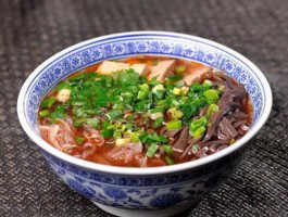 西安旅游美食攻略必吃小吃推荐(西安旅游必去景点推荐西安名小吃)