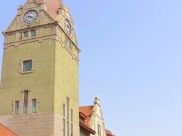 青岛站和青岛北站的区别(青岛站和青岛北站的区别哪个离栈桥近)