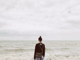 一个人出去旅游拍照技巧是什么呢(一个人出去旅游拍照技巧是什么呢视频)