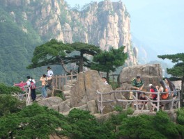 自驾去黄山把车停哪里最方便(自驾去黄山把车停哪里最方便黄山南大门检票口在哪里)