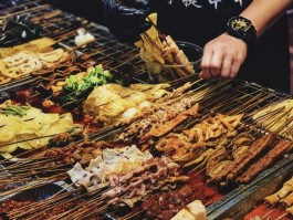 成都夜市小吃街哪里最出名(成都小吃一条街哪里正宗便宜)