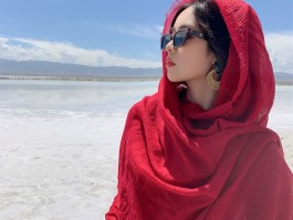 旅行披肩拍照技巧图片(超实用的旅行拍照姿势大全)