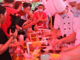 各地美食引市民围观的简单介绍