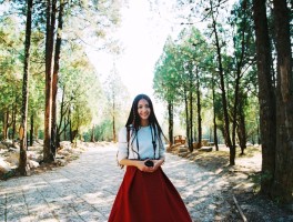 女朋友旅行拍照技巧(女朋友旅游朋友圈文案)