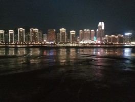 夜晚看到世界没见过的美景说说(夜晚看到世界没见过的美景说说心情)