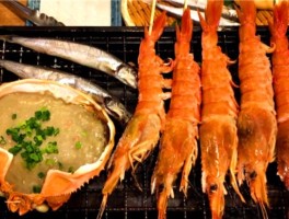 夏天烧烤海鲜品种都有哪些呢视频(夏天烧烤海鲜品种都有哪些呢视频播放)