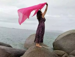 外出旅游一个人拍照姿势的摆法视频大全集(外出旅游一个人拍照姿势的摆法视频大全集图片)
