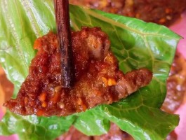烤牛肉怎么腌制比较嫩(烤牛肉怎么腌制比较嫩,视频教程)