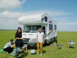 和闺蜜一起在房车里旅行的说说心情(和闺蜜一起在房车里旅行的说说心情短语)