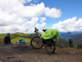 骑自行车去新疆旅游多少钱(骑自行车去新疆旅游多少钱一个月)