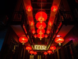 大红灯笼高高挂在哪里拍的(大红灯笼高高挂)
