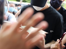 娱乐明星最近接机消息(娱乐明星最近接机消息是真的吗)